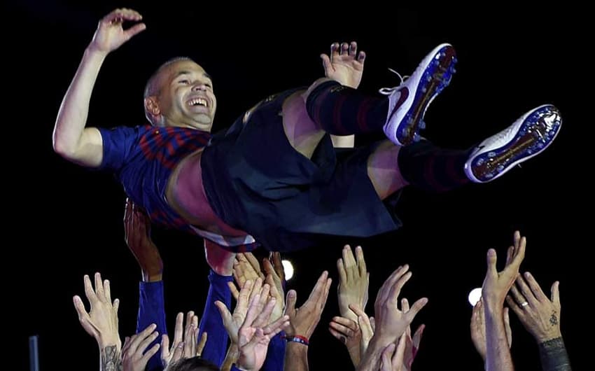Iniesta se despediu do Barça após 22 anos. Veja a seguir imagens do adeus do craque e da sua carreira