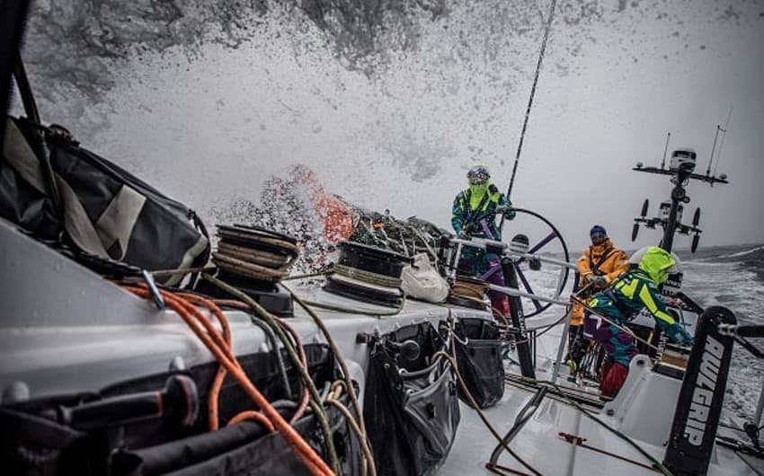 AkzoNobel, da brasileira Martine Grael, fez 585 milhas náuticas em 24 horas (Foto: Konrad Frost/Volvo Ocean Race)