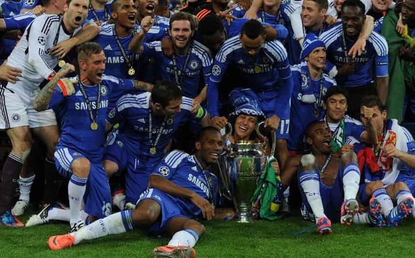 Drogba empatou o jogo para o Chelsea no fim do segundo tempo. Mesmo jogando em Munique, o time inglês derrotou o Bayern nos pênaltis e deu a volta olímpica