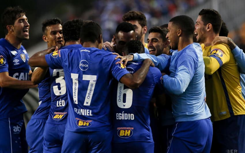 O Cruzeiro dominou a partida e no fim do segundo tempo conseguiu abrir o placar, vencendo o Santos por 1 a 0. Bruno Silva apareceu livre e cabeceou sem chances de defesas para o goleiro Vanderlei. Confira as notas do Cruzeiro (por Vitor Chicarolli)