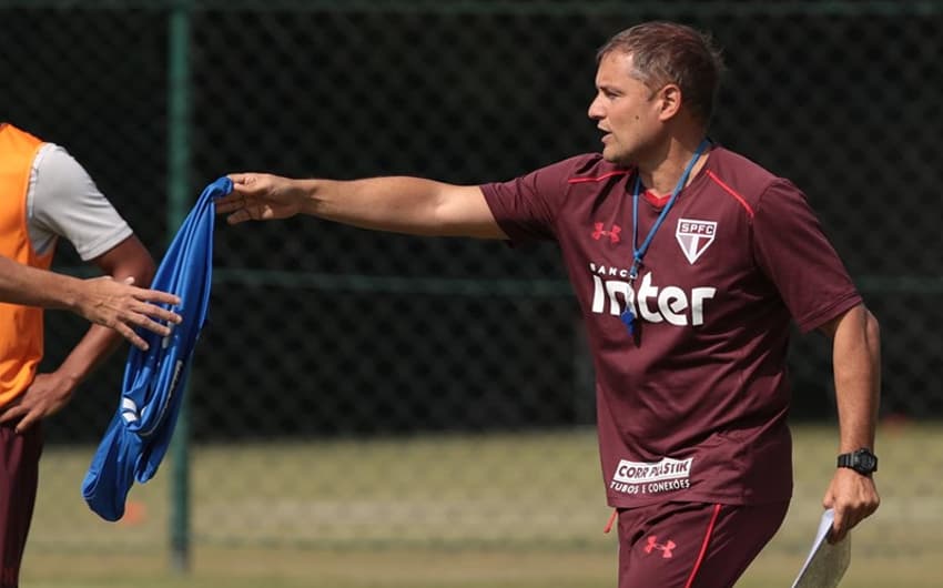 Aguirre prepara o time para enfrentar o Botafogo, nesta quarta-feira, antes do Choque-Rei de sábado