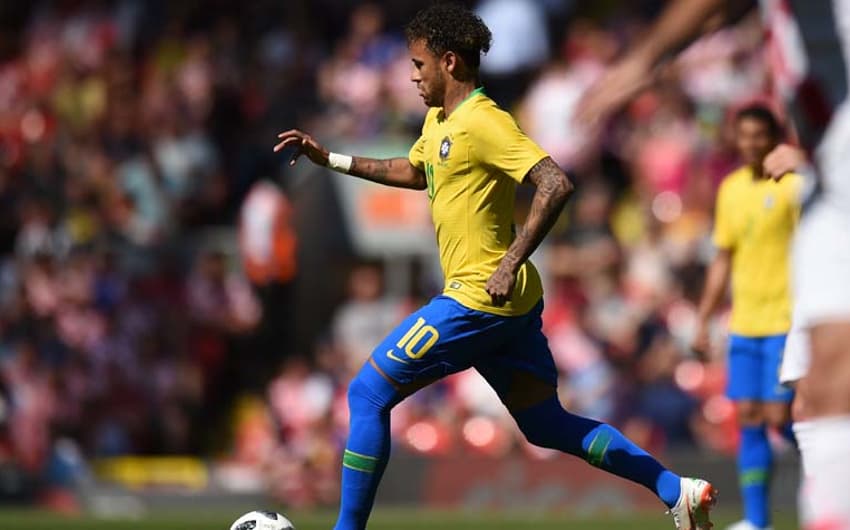 Neymar em ação contra a Croácia em Anfield