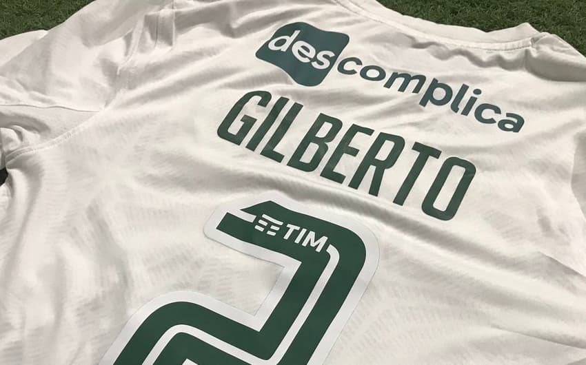 Camisa do Fluminense com patrocínio da Descomplica