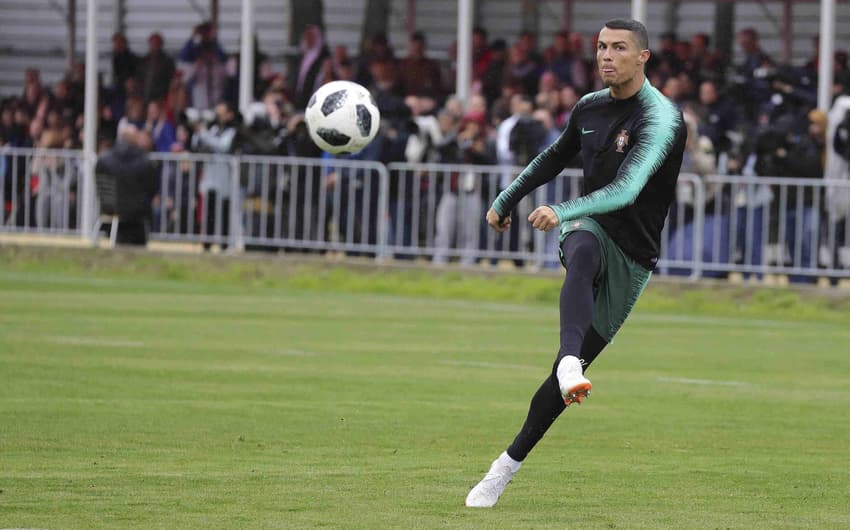 Cristiano Ronaldo é ídolo na Espanha e esperança de afirmação dos portugueses diante dos históricos rivais