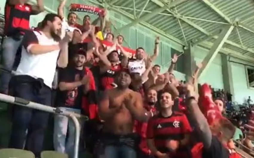 Torcedores do Flamengo provocam Palmeiras no Allianz Parque