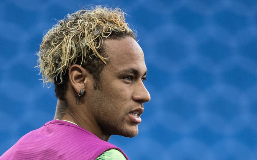 Neymar aparece com visual diferente no último treino da Seleção antes da estreia na Copa do Mundo