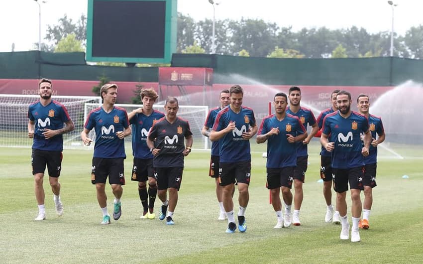 Seleção da Espanha treinou no dia seguinte ao empate diante de Portugal na estreia do time na Copa