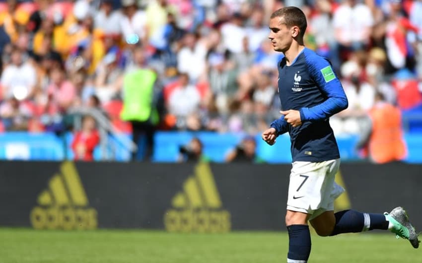Antoine Griezmann, de pênalti, fez o primeiro gol francês