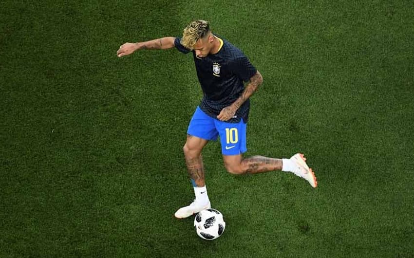 Contra a Suíça, Neymar sofreu com dores musculares e foi preservado do treino desta segunda-feira, em Sochi