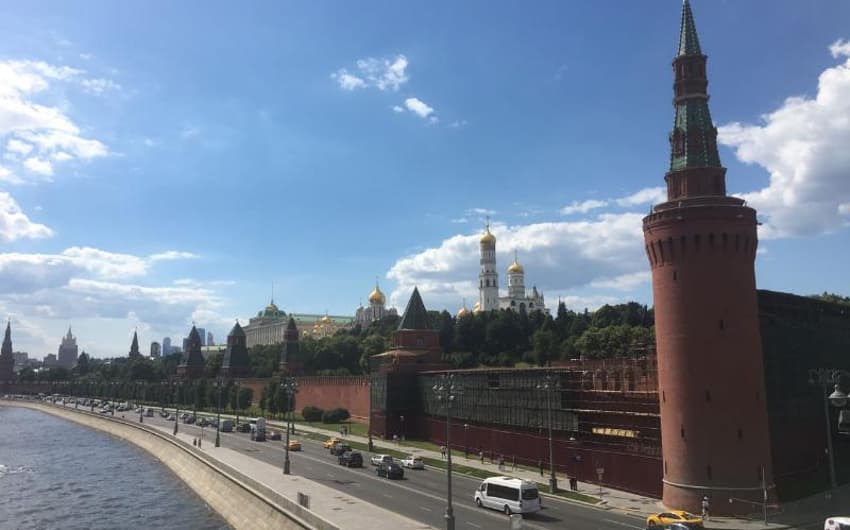 Vista do Kremlin de Moscou, ao lado do rio Volga