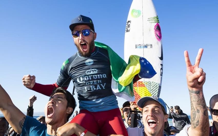 Felipe Toledo campeão da etapa da África do Sul do Circuito Mundial de Surf