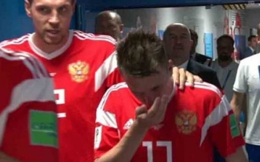 Jogadores da seleção russa foram vistos inalando amônia nas partidas contra Espanha e Croácia