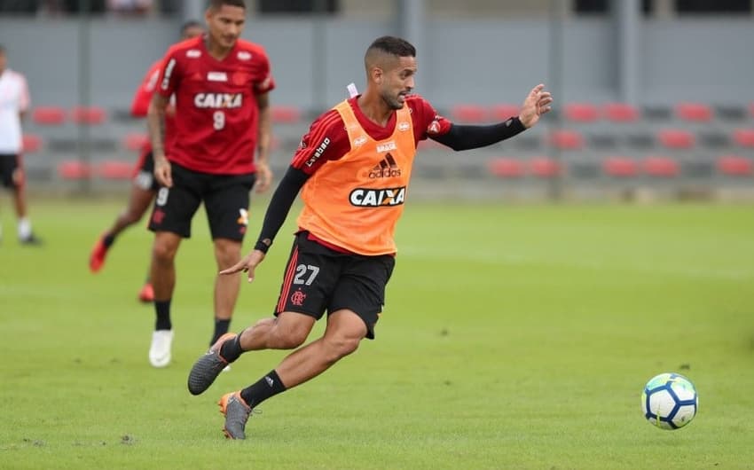 Rômulo deve ter nova oportunidade no Flamengo