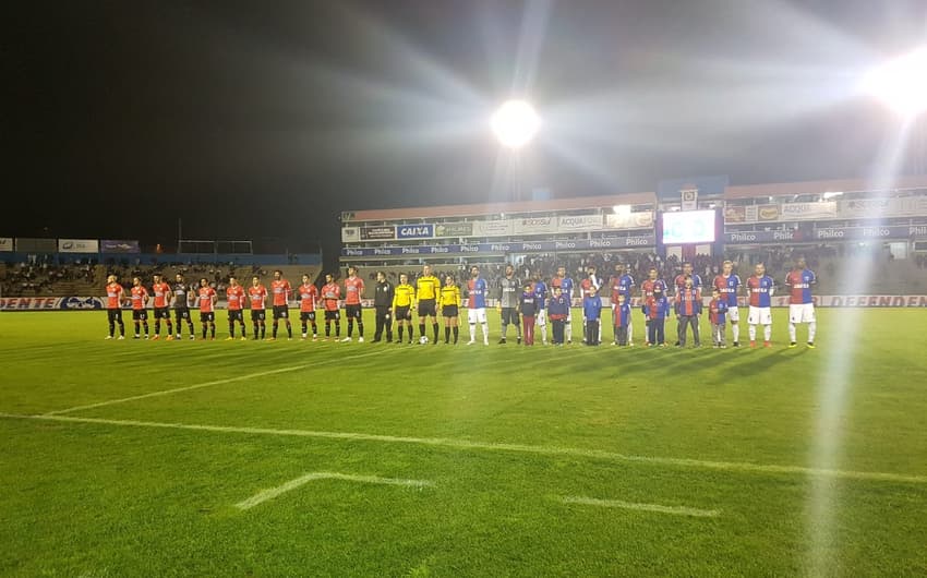Paraná e River Plate-URU se enfrentaram na noite desta quinta-feira, em Curitiba