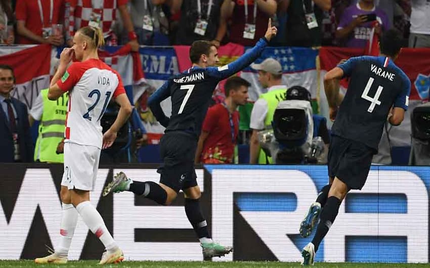 A França não jogou bonito, mas foi muito eficiente e fez 4 a 2 na Croácia, levando o título da Copa do Mundo de 2018. Mandzukic, contra, Griezmann, Pogba e Mbappé marcaram os gols franceses. Confira a seguir as notas dos jogadores (por Luiza Sá)