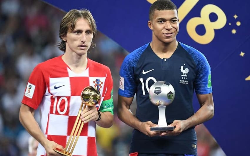 Modric foi eleito o melhor jogador da Copa. Já Mbappé ficou com o prêmio de melhor revelação&nbsp;