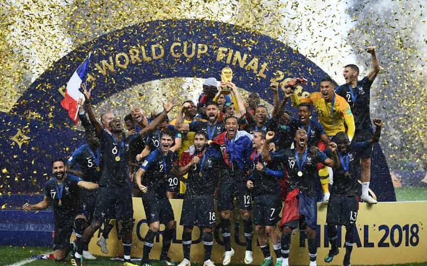 A glória do título: França sagrou-se bicampeã da Copa do Mundo ao derrotar a Croácia por 4 a 2. Mandzukic (contra), Griezmann, Pogba e Mbappé balançaram as redes pelos Les Bleus