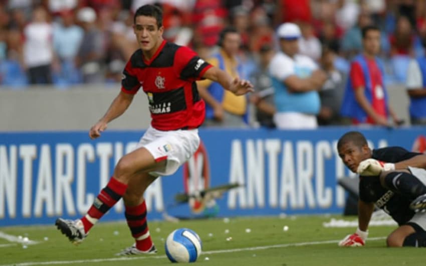 Meio de campo Renato Augusto, contratado em 2008, aos 20 anos, do Flamengo.