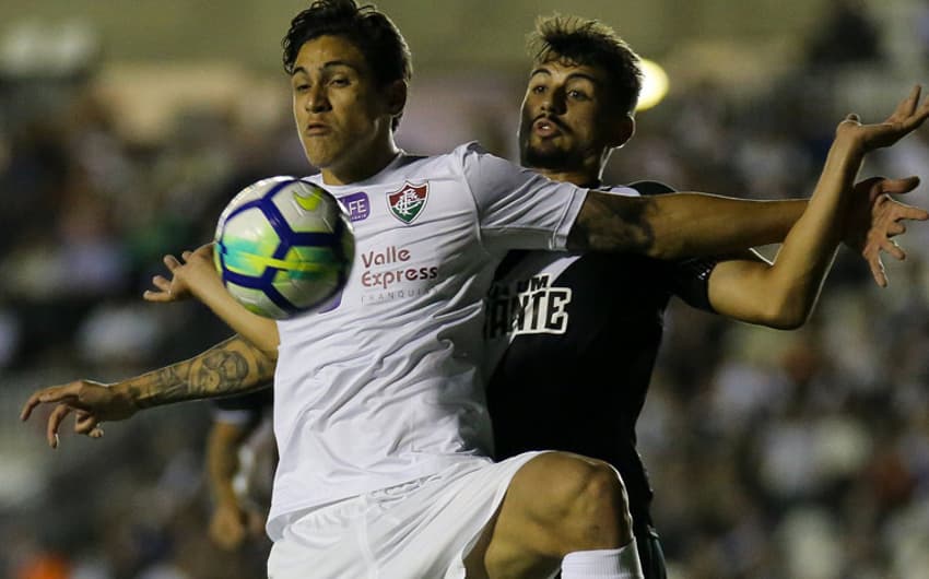 No primeiro turno, Pedro marcou no final e garantiu o empate por 1 a 1 entre Flu e Vasco em São Januário