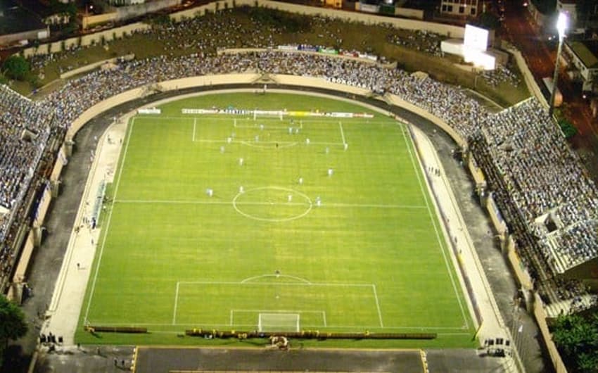 Estádio Walter Ribeiro, em Sorocaba, palco de São Bento x Sampaio Corrêa