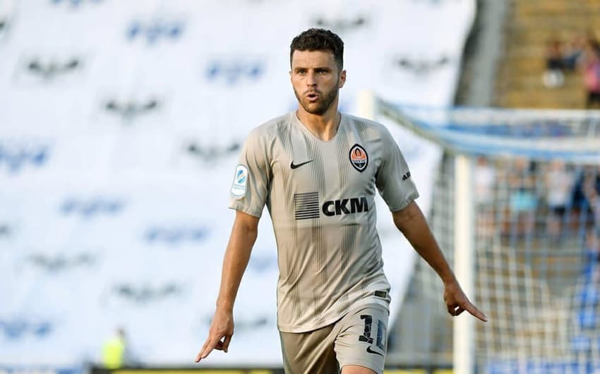 Junior Moraes celebra gol na estreia pelo Shakhtar Donetsk