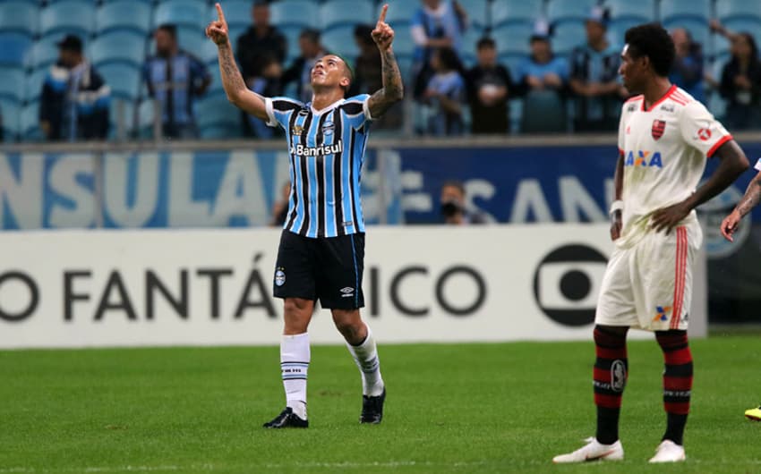 Mesmo atuando com uma equipe reserva, o Grêmio venceu o Flamengo por 2 a 0, na noite deste sábado, em Porto Alegre, pelo Brasileirão. Jael, com um gol e uma assistência, e Marinho, que marcou pela primeira vez, foram os destaques do Tricolor gaúcho. Confira as notas do LANCE! (por Alexandre Araújo)