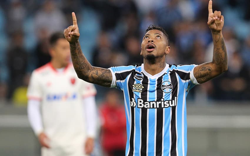 Marinho marcou seu primeiro gol com a camisa do Grêmio, na vitória sobre o Flamengo. Veja uma galeria de imagens da partida