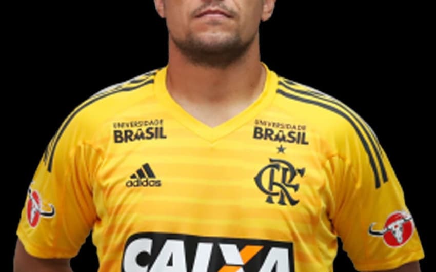 5,5 - Diego Alves - O goleiro rubro-negro foi pouco exigido no decorrer do confronto e não teve culpa nos gols do Corinthians.