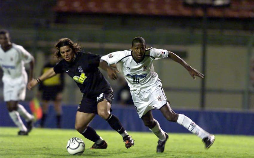 Último encontro: Corinthians 0 x 0 Colo-Colo -&nbsp; Mercosul 2001