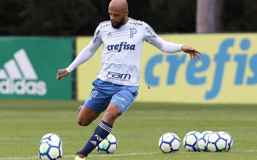 Felipe Melo tem recebido críticas de alguns torcedores, mas quer renovar com o Palmeiras