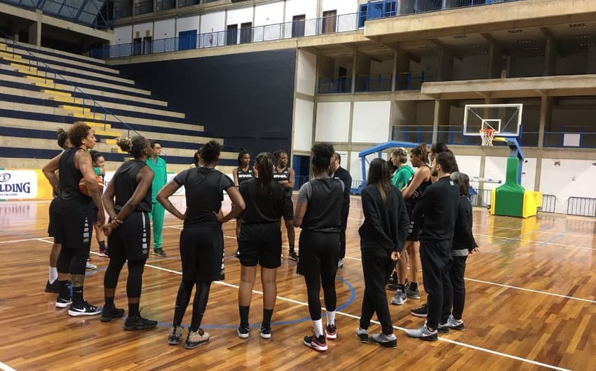 Seleção feminina de basquete