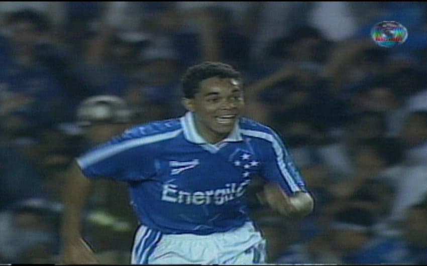 Elivelton foi o autor do gol sobre o Sporting Cristal na decisão de 1997