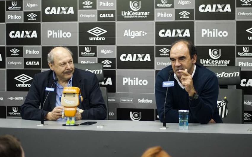 Ricardo Gomes foi contratado para gerenciar o futebol do Santos, mas não durou no cargo