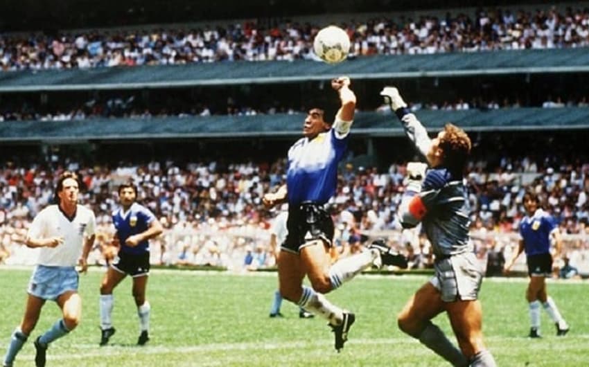 Há exatos 25 anos, Maradona fazia seu último jogo na Copa do Mundo. O camisa 10 se despediu em uma partida contra a Nigéria, ainda na fase de grupos da Copa de 94. Após a partida, o argentino foi pego no doping e deixou a delegação albiceleste. O LANCE! relembrou as partidas do craque em Mundiais.