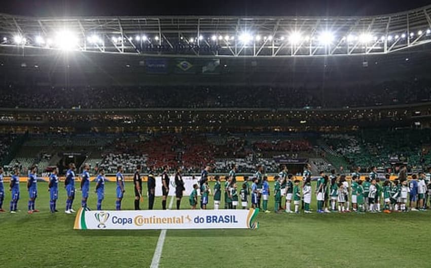 Cruzeiro e Palmeiras decidem a partir das 21h45 uma vaga na semifinal da Copa do Brasil. Há tantos jogadores que já atuaram dos dois lados do confronto que é possível montar uma escalação com a "lei do ex" - só não entraram os goleiros. Relembre na galeria a seguir.