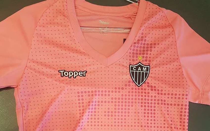 Topper lança a camisa para o Outubro Rosa, numa ação diferente do clube, que chegou a ter uma camisa rosa de treinamento, em 2010