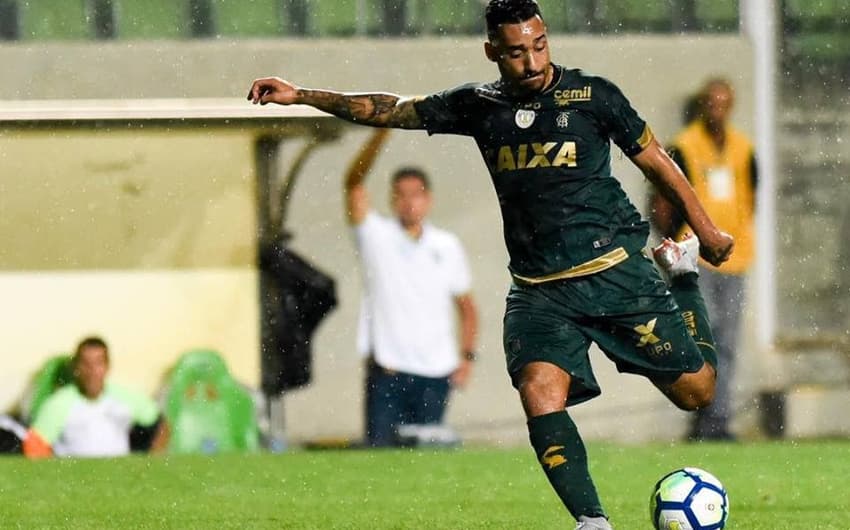 Robinho foi emprestado pelo Fluminense e fica no Coelho até o fim da temporada