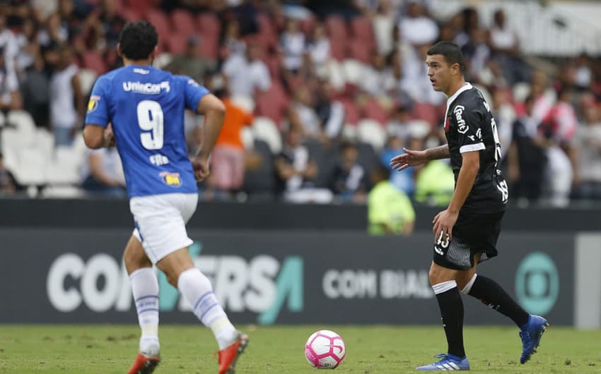 Bruno Ritter no jogo do Vasco diante do Cruzeiro, no último domingo, quando estreou. Confira a seguir a galeria do L!