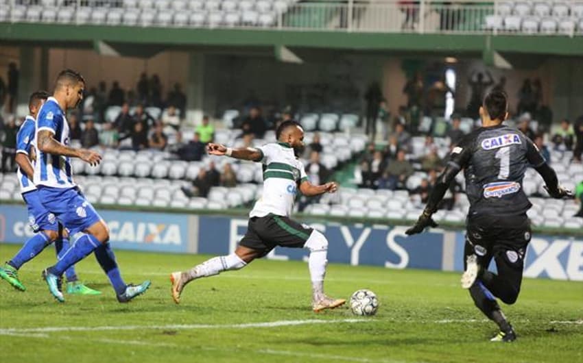 Chiquinho fez o gol de empate do Coritiba