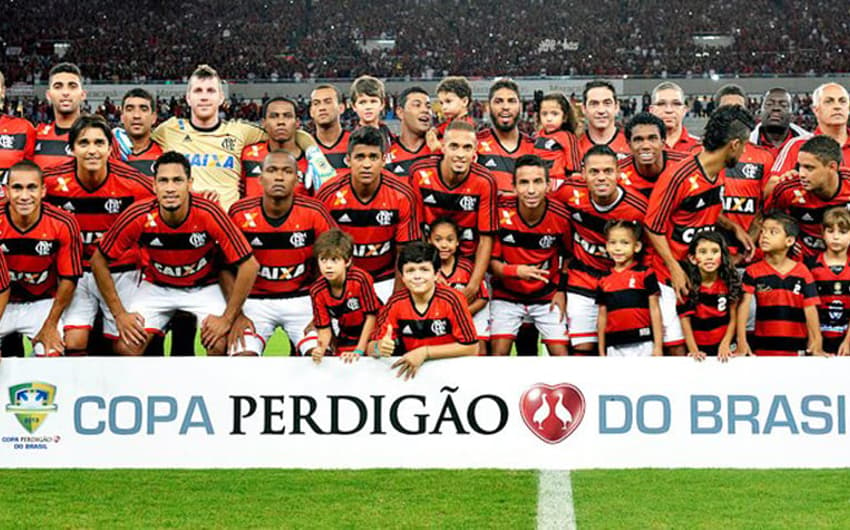 Com uma vitória por 2 a 0 sobre o Athletico-PR, no dia 23 de novembro de 2013, no Maracanã, o Flamengo&nbsp; conquistou o terceiro título da Copa do Brasil (1990, 2006). Diante de mais de 70 mil torcedores, Elias abriu o placar, aos 41 do segundo tempo, e Hernane fez o segundo, aos 49.&nbsp;