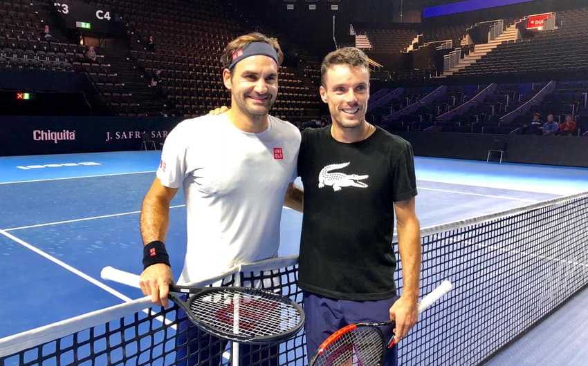 Roger Federer e Roberto Bautista Agut após treino na Basileia