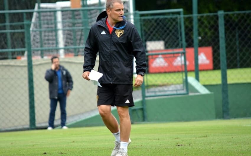 O técnico Diego Aguirre pode promover mudanças na escalação do São Paulo