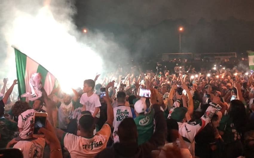 Torcida do Palmeiras no Aeroporto de Guarulhos