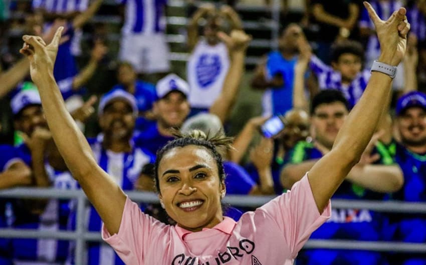 Marta homenageada  - CSA x Brasil de Pelotas
