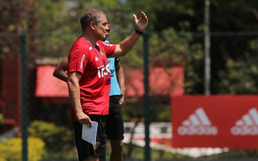 Treinador do São Paulo busca retomar boa fase no clube do Morumbi