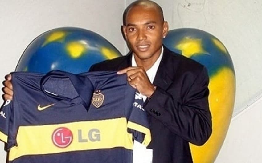 Luiz Alberto (zagueiro, ex-Fluminense) com a camisa do Boca Juniors