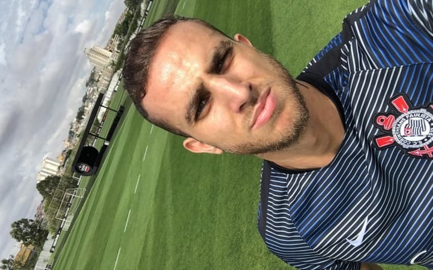 Gustavo Carbonieri se recupera no Corinthians