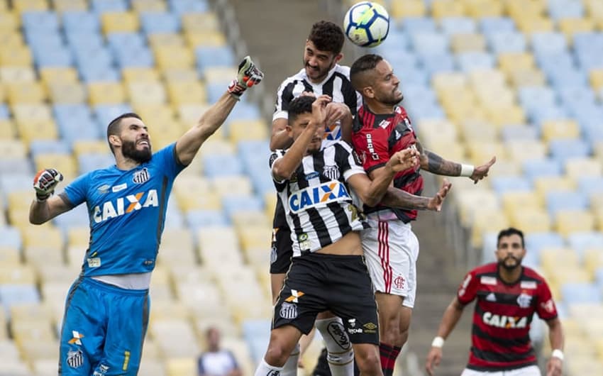 Gabigol perdeu chance clara e um pênalti na derrota do Santos por 1 a 0 contra o Flamengo, nesta quinta-feira, no Maracanã, pela 34ª rodada do Campeonato Brasileiro. Com o resultado, Peixe se afasta ainda mais do G6.