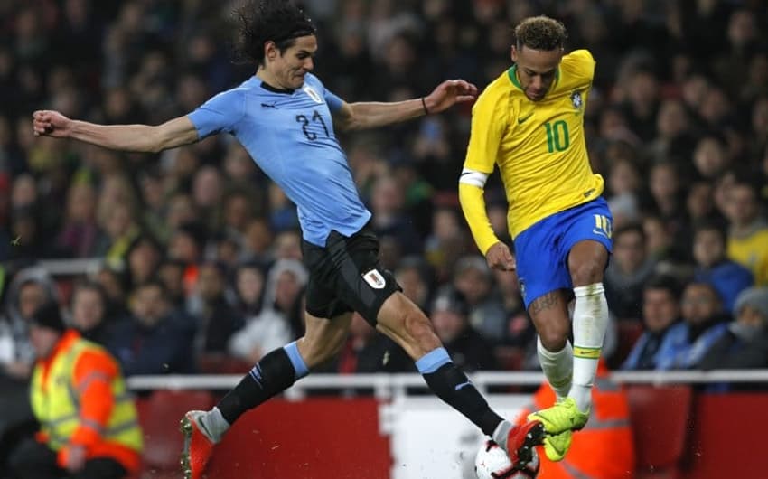Brasil x Uruguai - Neymar e Cavani