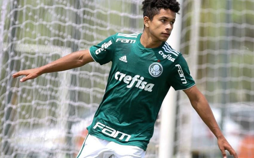 Gabriel Silva fez um dos gols da vitória por 3 a 1 do Palmeiras sobre o São Paulo
